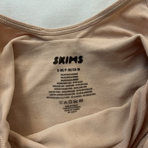 SKIMS SEAMLESS SCULPT MID THIGH BODYSUIT - Picture 2 of 3